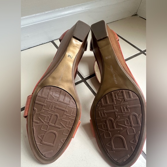 Adrienne Vittadini Peach Sandals- Size 7.5 - Picture 6 of 12